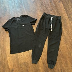 FIGS Black Scrub Set